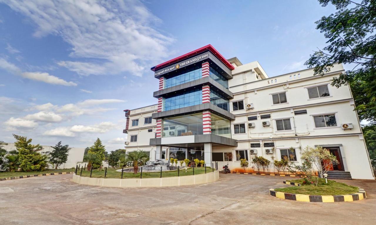 Grand Jp Inn Near 2 Km From Gundlupet Bus Stand ภายนอก รูปภาพ