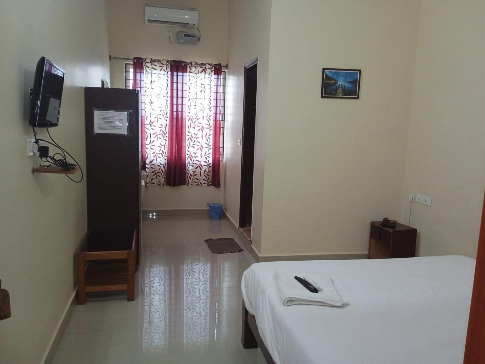 Grand Jp Inn Near 2 Km From Gundlupet Bus Stand ภายนอก รูปภาพ