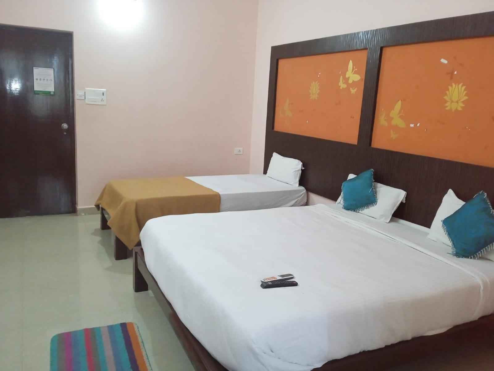 Grand Jp Inn Near 2 Km From Gundlupet Bus Stand ภายนอก รูปภาพ