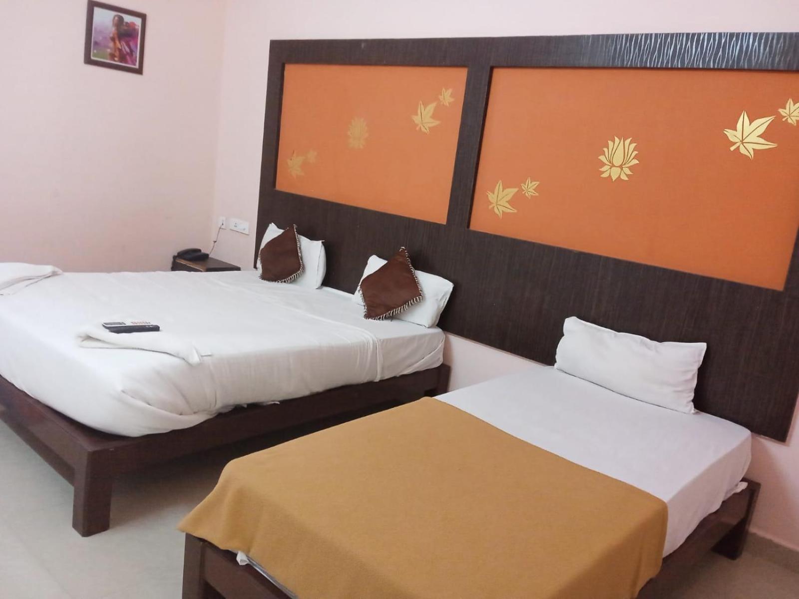 Grand Jp Inn Near 2 Km From Gundlupet Bus Stand ภายนอก รูปภาพ