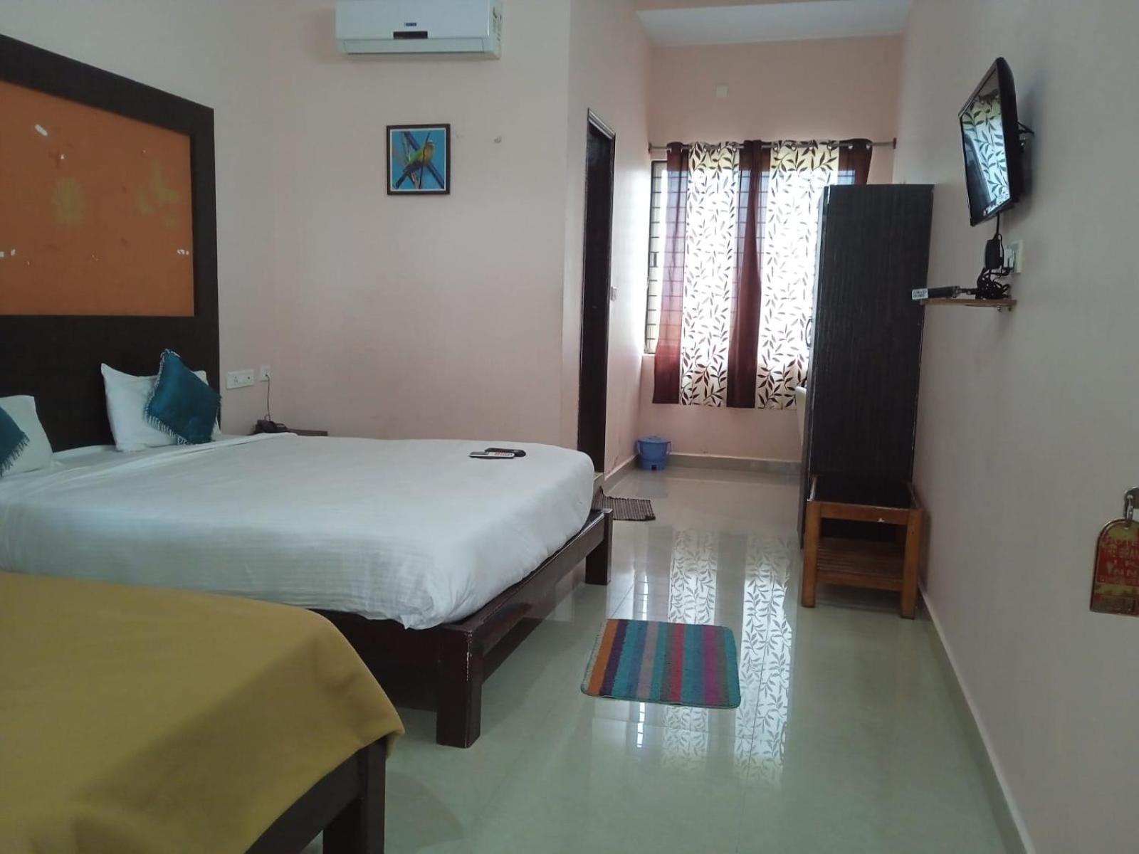Grand Jp Inn Near 2 Km From Gundlupet Bus Stand ภายนอก รูปภาพ